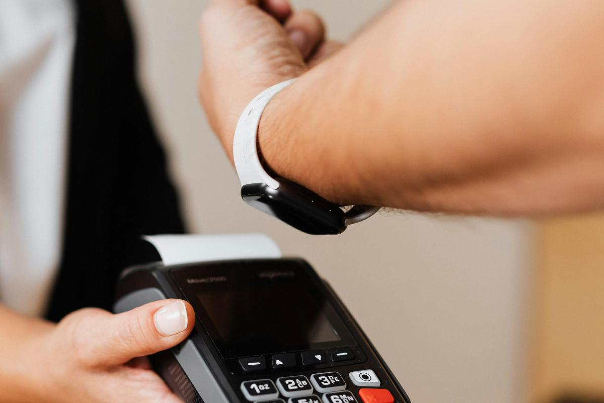 Aprende a pagar con el móvil fácil y seguro.